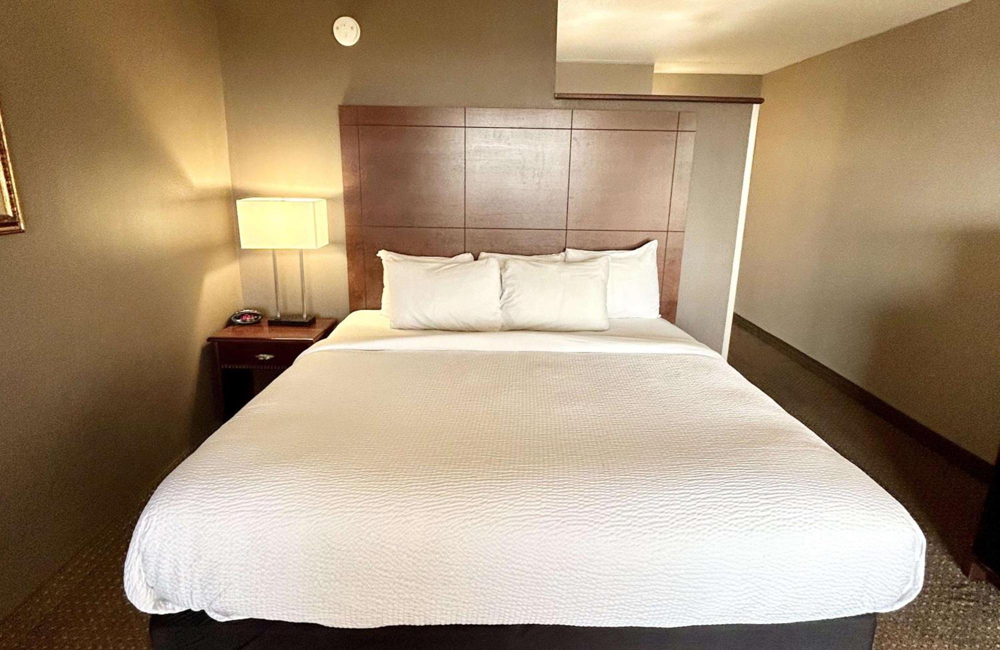 Best Western Plus Kelly Inn Saint Cloud Exterior photo