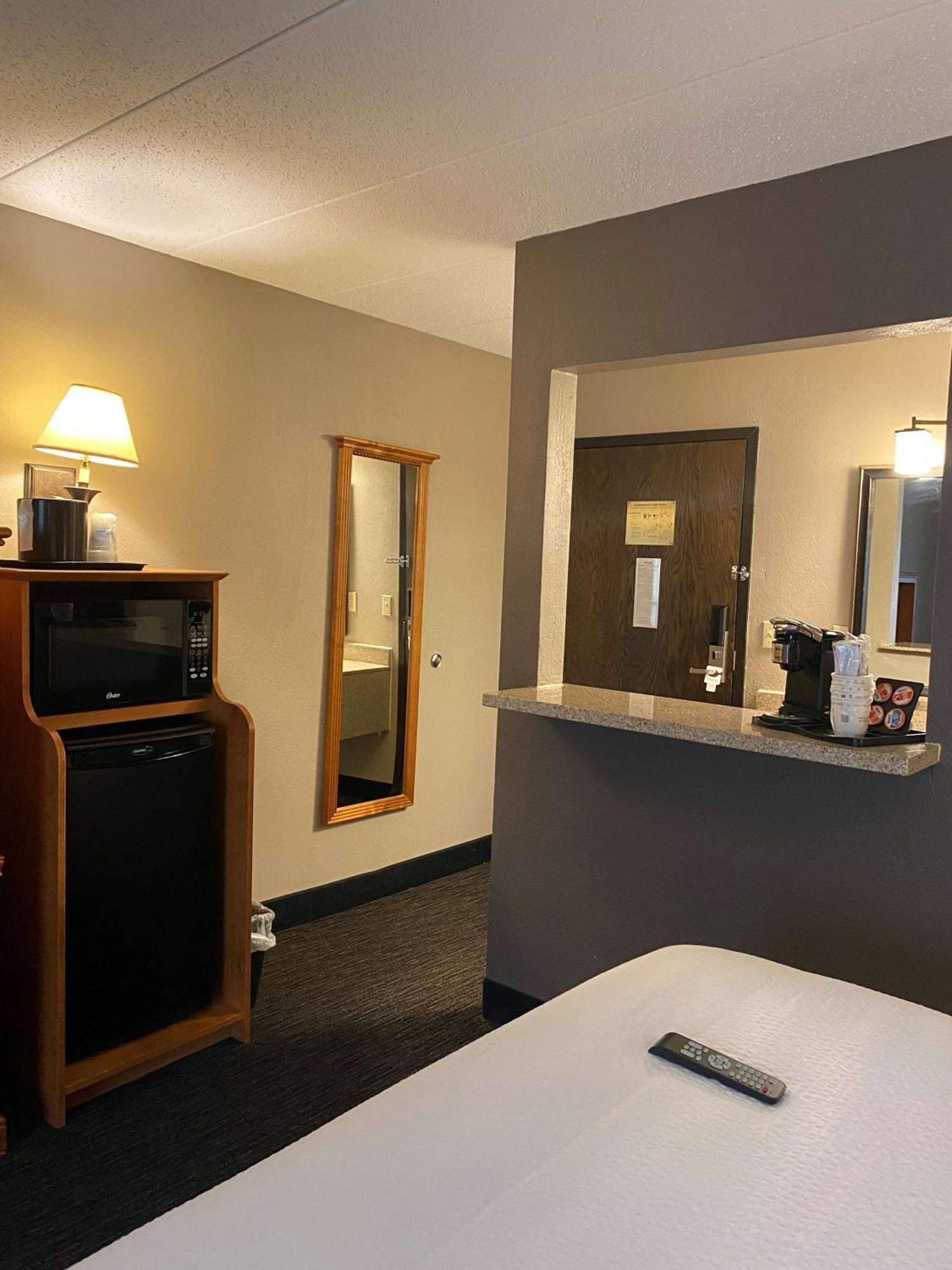 Best Western Plus Kelly Inn Saint Cloud Exterior photo