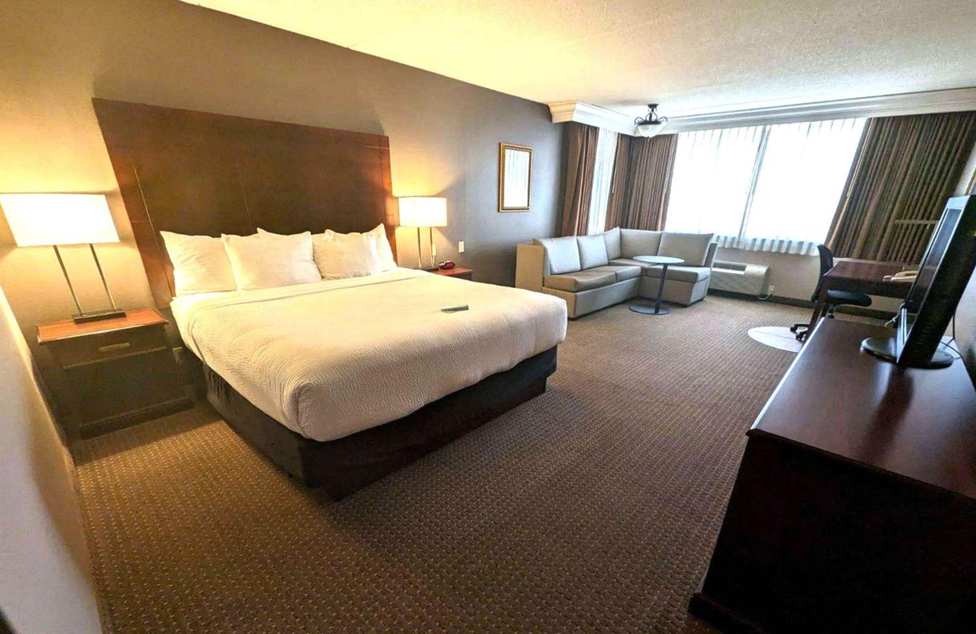 Best Western Plus Kelly Inn Saint Cloud Exterior photo